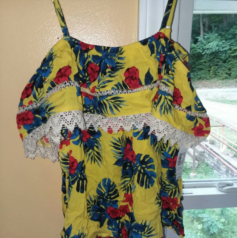 Juniors floral shirt